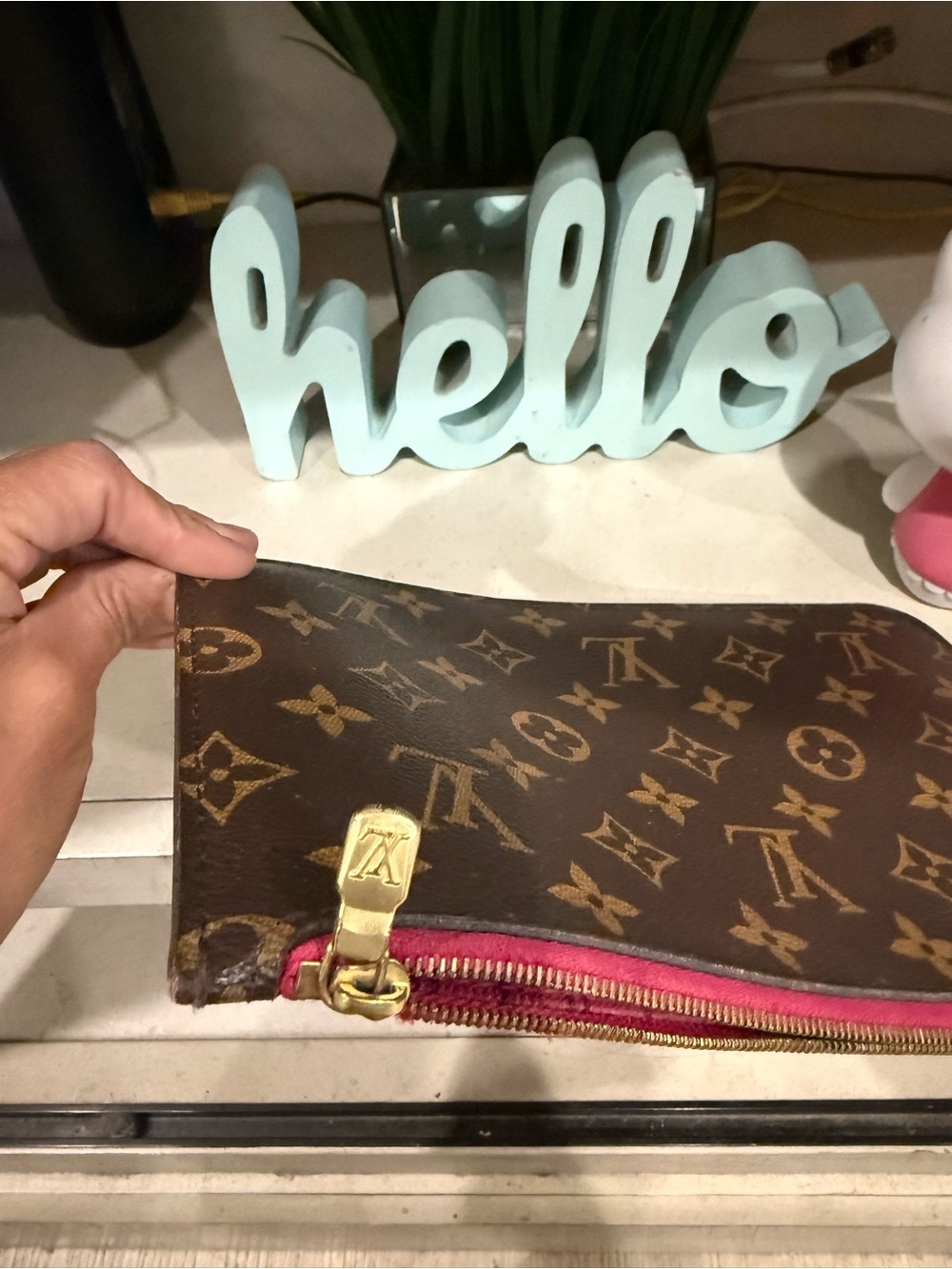 Louis Vuitton - Picture 5 of 12